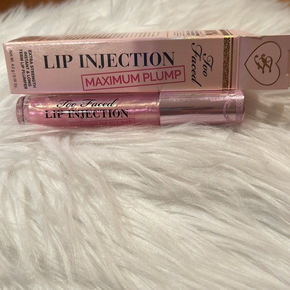 Too Faced Lip Injection Maximum Plump Lip Gloss - Picture 4 of 4